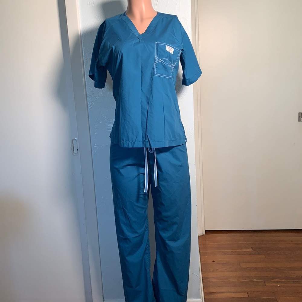 Scrub set